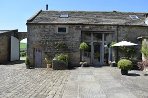 Beautiful Barn surrounded by open countryside - Image 3
