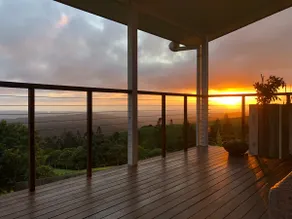 Hilltop Heritage cottage Panoramic coastal views - Image 2
