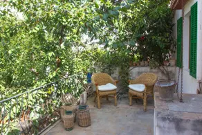 Mediterranean house in a fishing port - Image 2