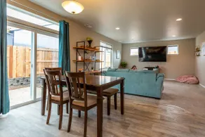 New 5 bedrooms, top 82” 4k tv! fiber, 4k tv - Image 5