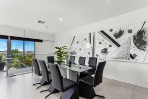 KENNEDY EXECUTIVE TOWNHOUSE – LUXURIOUS & SPACIOUS - Image 5