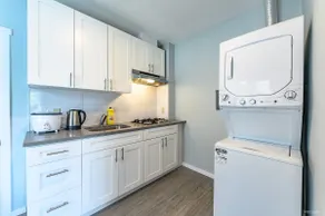 1 Bdrm 1 Living 1 Bath Suite in Vancouver Central - Image 3