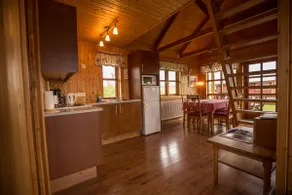 Cozy 6-Person Cottage with Hot Pool - Image 5