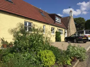 1-bed flat: rural setting: 15 miles from Edinburgh - Image 2