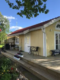 Small yellow cottage in Central Mora - Image 5