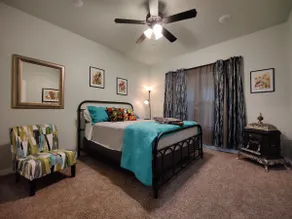 Retro Bungalow - 3 Beds/2 Baths - No Chores! - Image 2