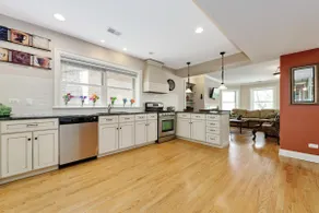 Condo with open concept is a place to call home - Image 2