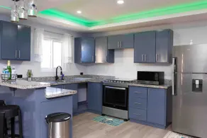 Solar Equipped Exquisite Ultra Modern 2 bath King - Image 3