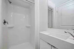 Contemporary/bright studio in the heart of Oshawa! - Image 5
