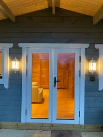 Cosy & quaint log cabin - Image 3