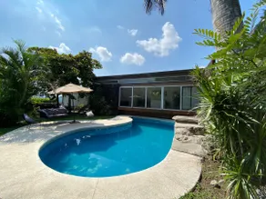 House with a private pool. - Image 2