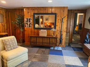 Yellow Submarine trendy basement apt w/courtyard - Image 2
