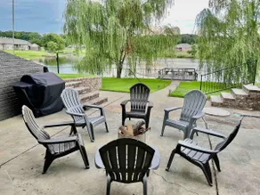 Lakeside Fun: Pool Table, Kayaks & Cozy Fire Pit - Image 2