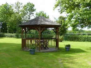Les Baillis - Image 4