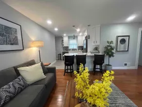 Freshly renovated 1 mile from Downtown Redbank - Image 2