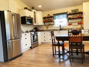 Modern, private cottage at Fairview Organic Farm - Image 2