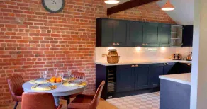 Large luxury 1 bedroom suite in a beautiful garden - Image 2