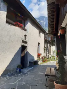 Rustic house in the heart of the old town - Image 3
