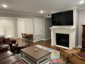 Sleeps 6-7 within walking distance to campus. - Image 4