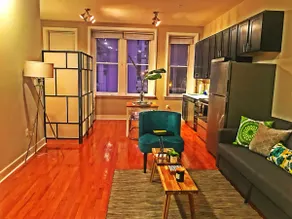 *Chic Downtown Studio! 4 Min Walk to Inner Harbor* - Image 2
