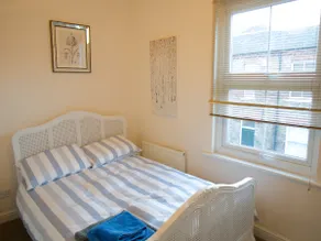 Cosy, modern terrace 5 mins walk from town/Minster - Image 5
