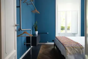 Vibrant Luxury Designer Apartment in Downtown - Image 5