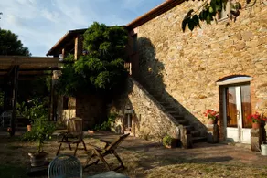 Ancient Umbrian farmhouse 10 minutes from Lake Trasimeno - Image 4