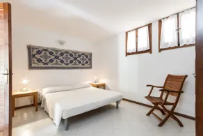 A private, bright, and secluded house - Image 3