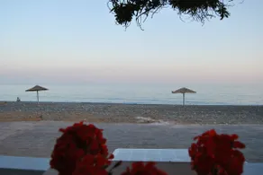 Hatzidakis Beach Retreat - Image 3