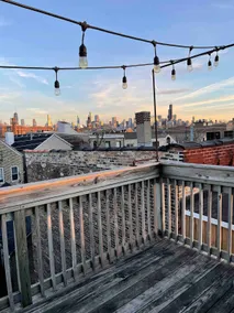 Wicker Park Top-Floor Private Balcony Views - Image 2