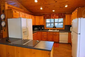 Spacious Lakefront Log Home Retreat - Image 5