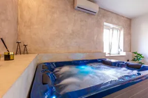 Luxury Hedone Apartment near the Bridge with Private SPA Zone - Image 2