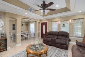 Entire Home | 4 BDRM 2 bath 🏡 Industrial Paradise - Image 2