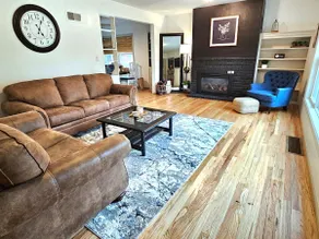 Roomy 3bdrm w/ enjoyable patio & centrally located - Image 2
