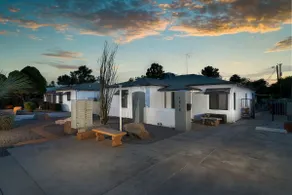 The Getaway-Large 5 Star! King Bed Great Location! - Image 5