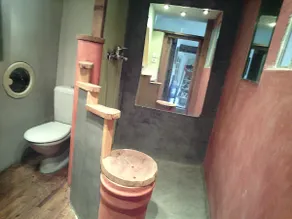 Atypical apartment in artist's house - Image 3