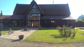 Spacious en-suite annex in large garden - Image 3
