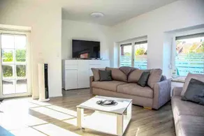Beautiful and modern apartment with garden - Image 2