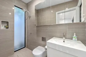 Sunny Bondi hideaway- 700m to Bondi Beach - Image 3
