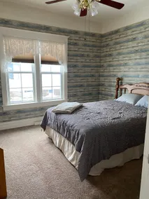 Cozy 2-bedroom home with front porch. - Image 2