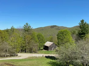 Apple Farm House - Image 4