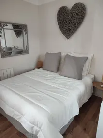 lakefront apartment - Image 2