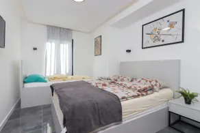 Deluxe Feliciano Apartments - Image 2