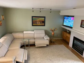Centrally located townhouse in gated community - Image 3
