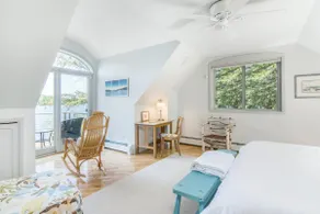 Gorgeous lakefront home close to Burlington! - Image 5