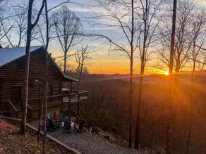 ★Spyglass Overlook Chalet★ Modern|Sunrise|Hot Tub - Image 3