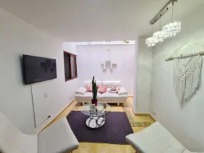 Super apt with central location and free parking - Image 3