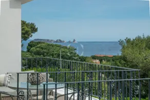FLOR DE LIS - Pool, 10 min. walk to beach & bars - Image 2