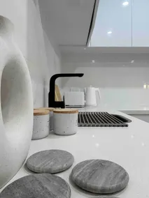 Beautiful 2 bedroom Private Home in St Kilda East - Image 2