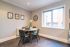 Modern Living 2 Bedroom Apartment South Wilmslow - Image 4